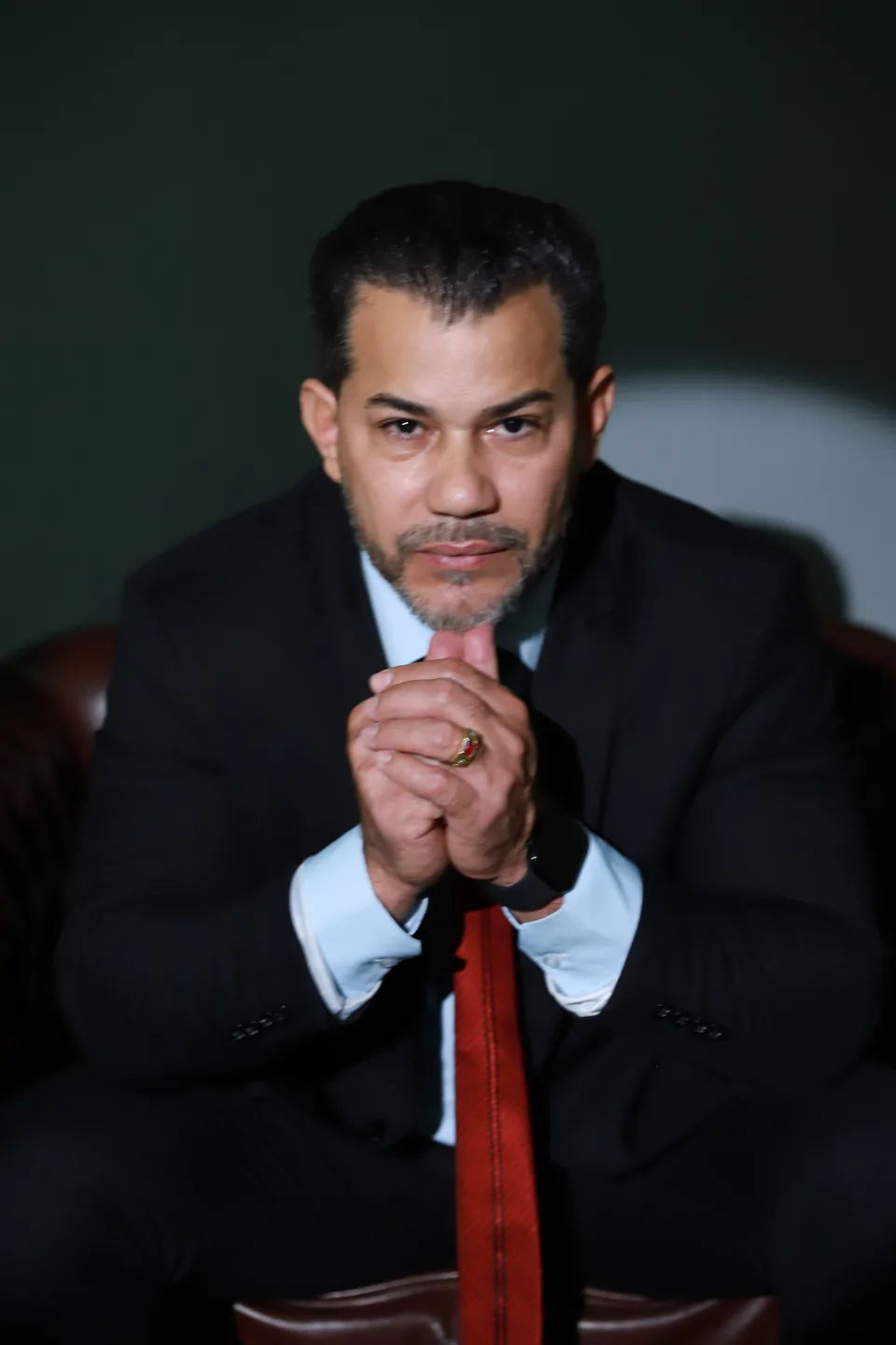 Retrato de Nilton Souza de terno